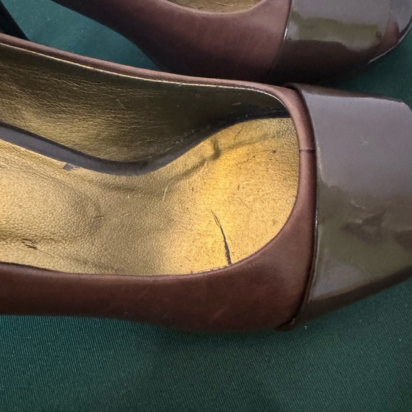 A cute addition to your shoe collection! Kenneth Cole Leather Heels Size 6.5 - Picture 11 of 16